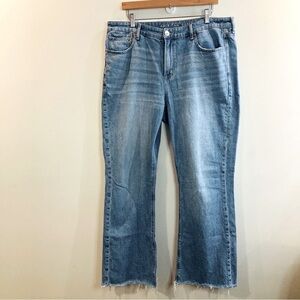 AMERICAN EAGLE Sz 16 90s Bootcut  Light Wash Raw Hem Wiskering Boot Cut Jeans